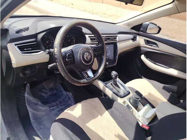 Car image 13