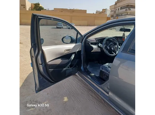 Car image 10