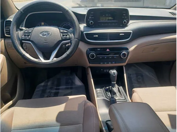 Car image 17