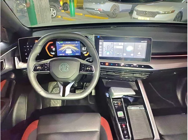 Car image 16