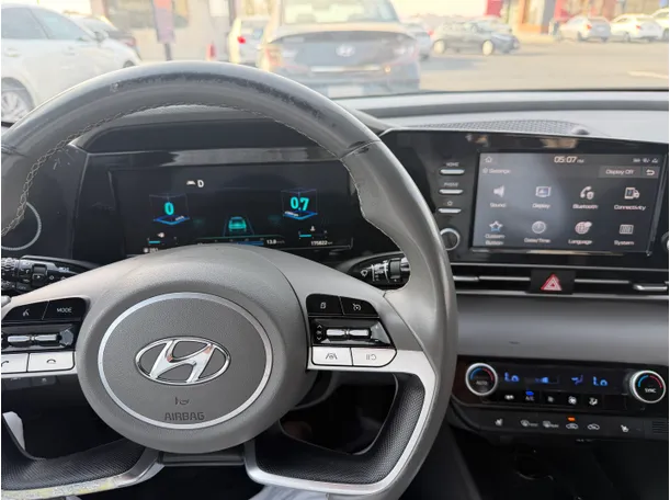 Car image 5
