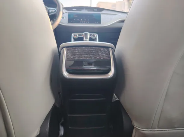 Car image 26