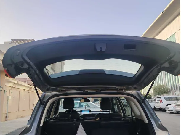 Car image 26