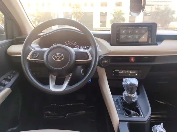 Car image 18