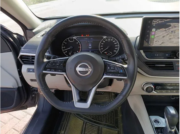 Car image 17