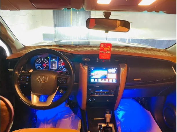 Car image 11