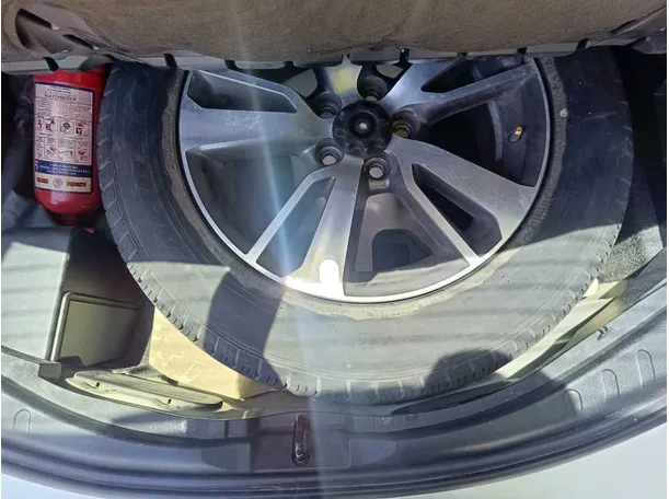 Car image 28