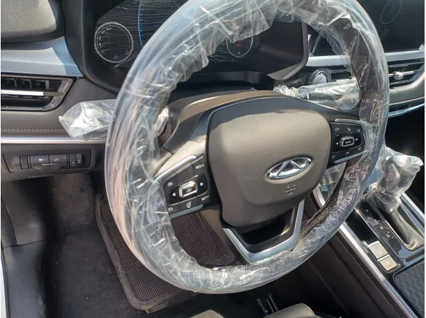 Car image 19
