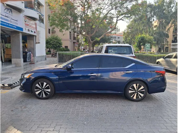 Car image 8