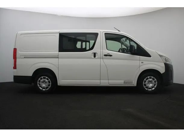 Car image 13
