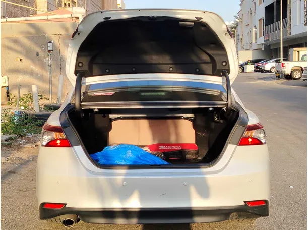 Car image 25