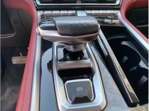 Car image 16