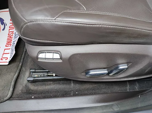 Car image 22