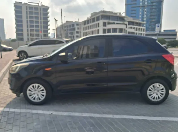 Car image 8
