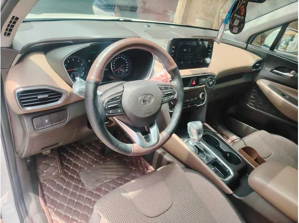 Car image 13