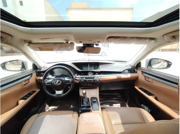 Car image 18