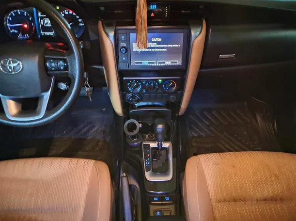 Car image 17
