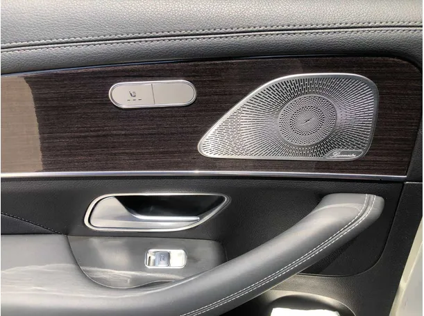 Car image 24