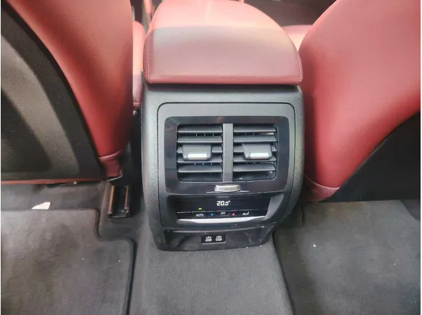 Car image 40