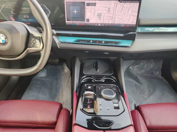 Car image 18