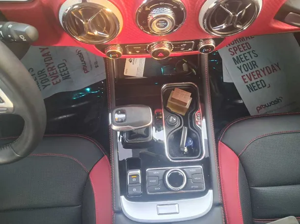 Car image 17
