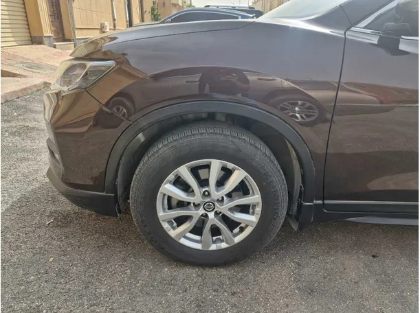 Car image 9