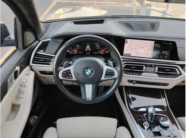 Car image 27