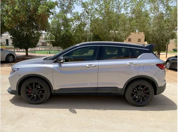 Car image 8