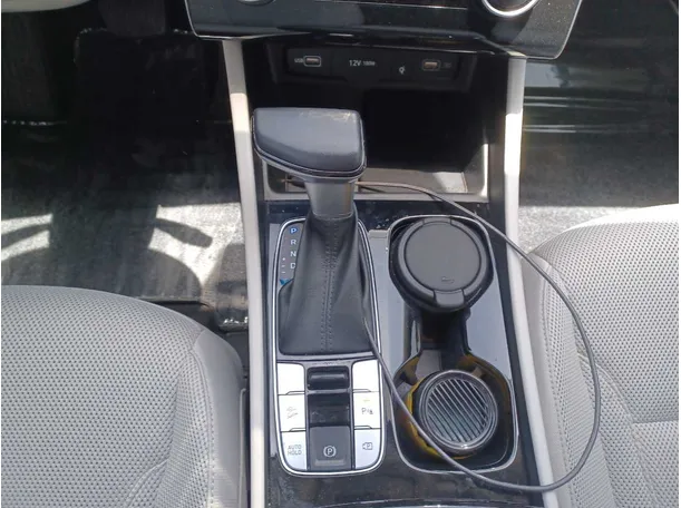 Car image 14