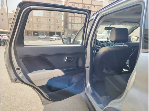 Car image 14
