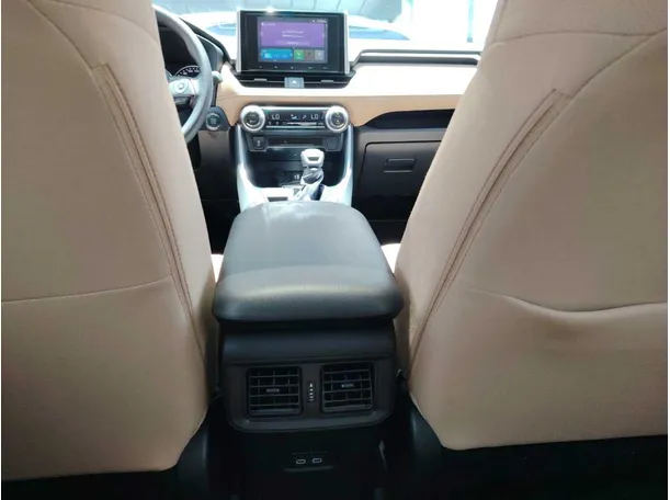 Car image 28