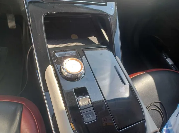 Car image 16