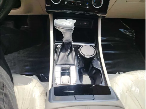 Car image 29