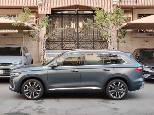 Car image 8