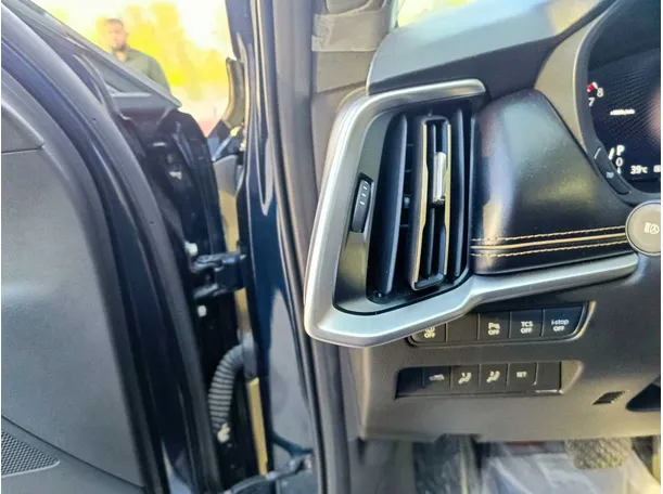 Car image 37