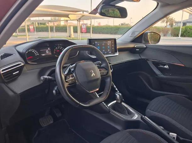 Car image 11