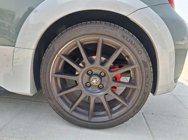 Car image 9