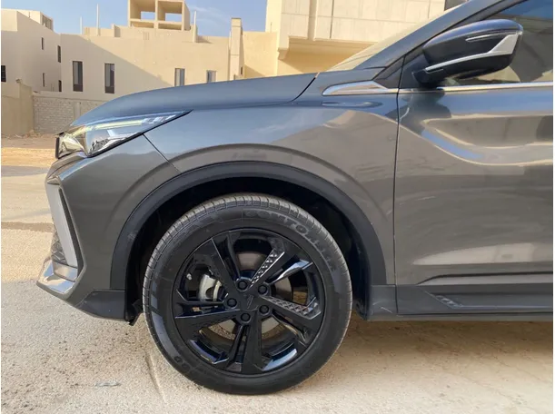 Car image 9