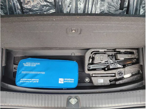 Car image 35