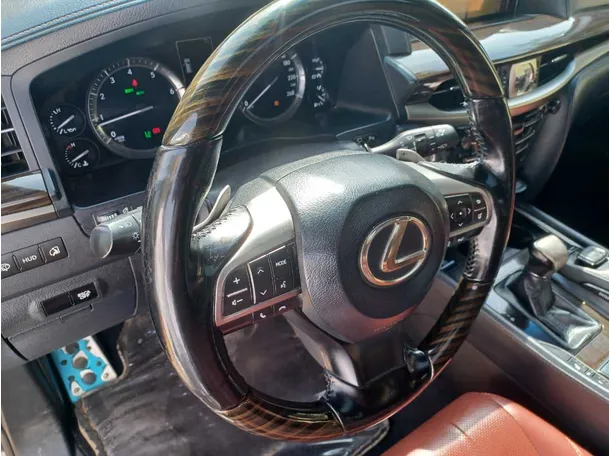 Car image 19