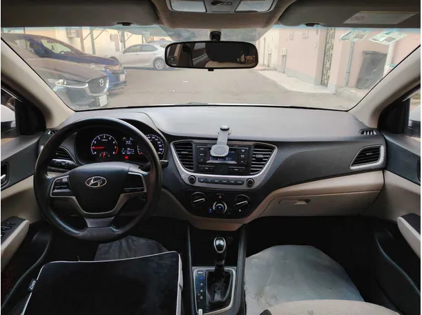 Car image 17