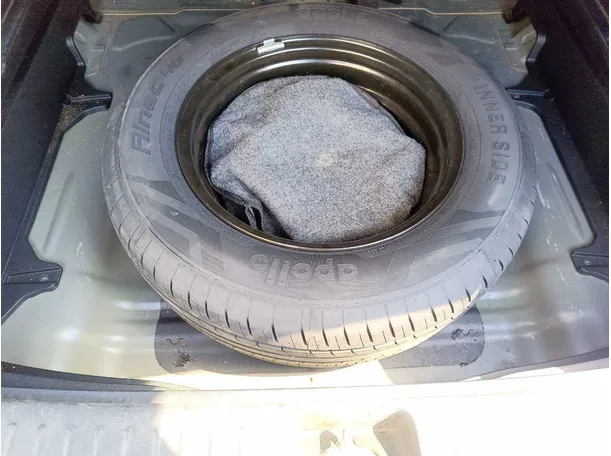 Car image 30