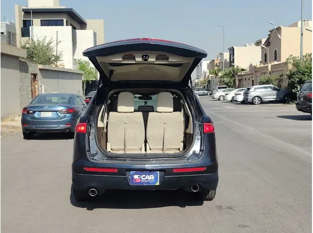 Car image 26