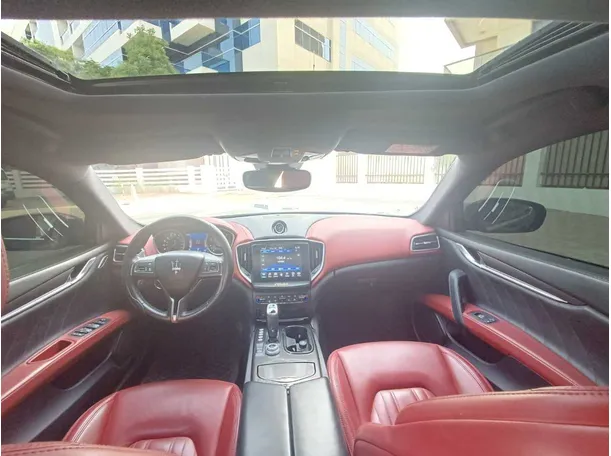 Car image 14
