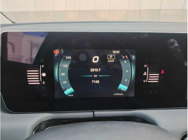 Car image 26