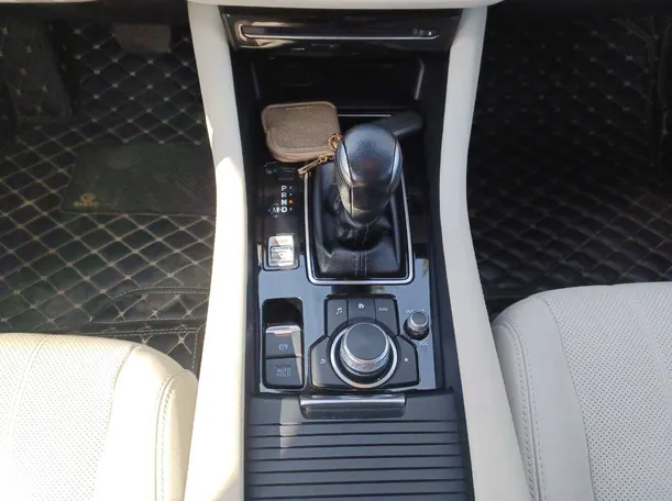 Car image 13