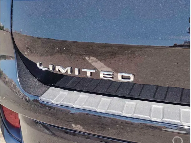 Car image 40