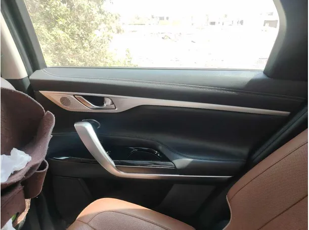 Car image 37