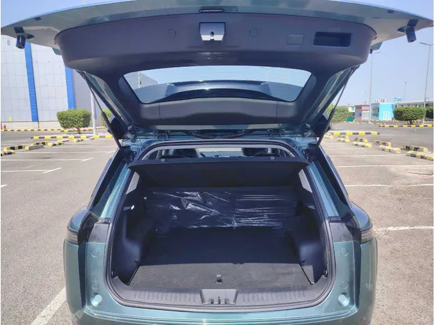 Car image 23