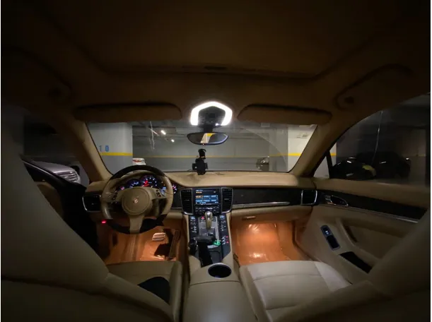 Car image 14